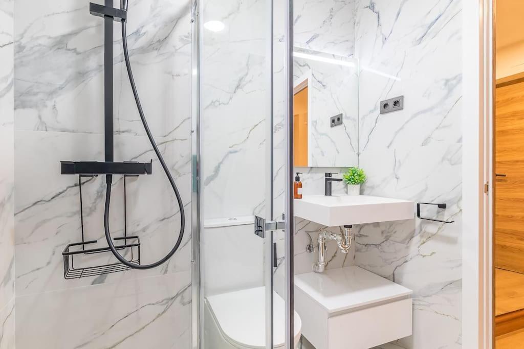 Apartamento Reformado Y Tranquilo Junto A Gran Via Madrid Buitenkant foto