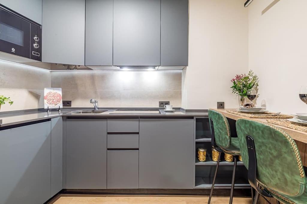 Apartamento Reformado Y Tranquilo Junto A Gran Via Madrid Buitenkant foto