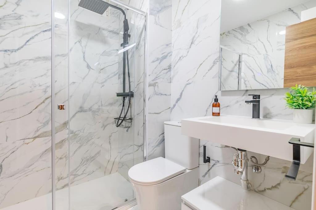 Apartamento Reformado Y Tranquilo Junto A Gran Via Madrid Buitenkant foto